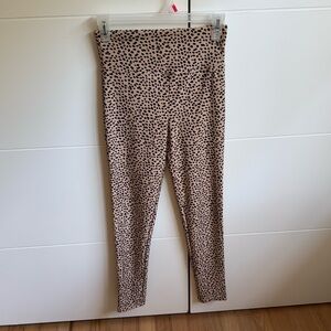 Forever21 cheetah leggins size XS 

Workout clothes